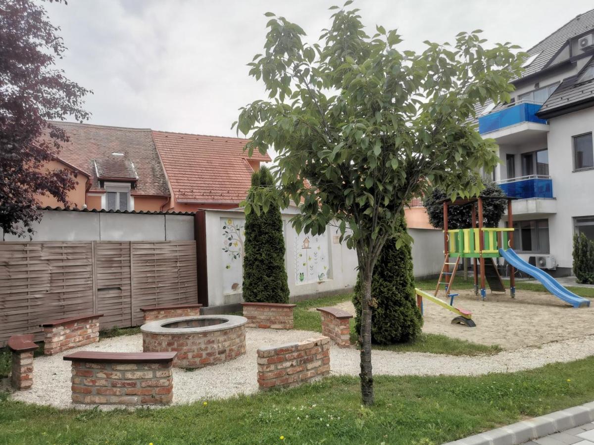 Szabo Apartman Sarvar Exterior photo