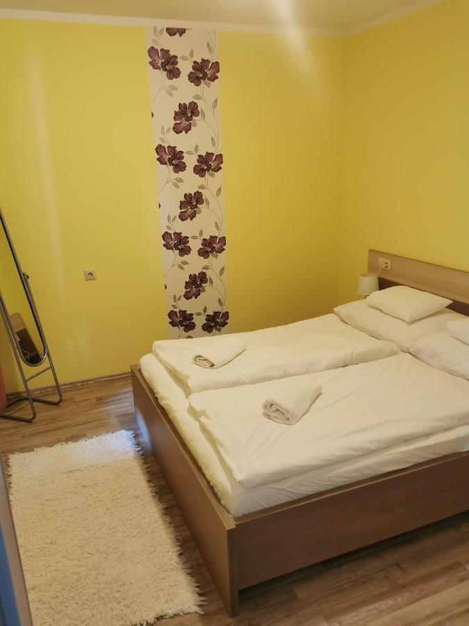Szabo Apartman Sarvar Exterior photo